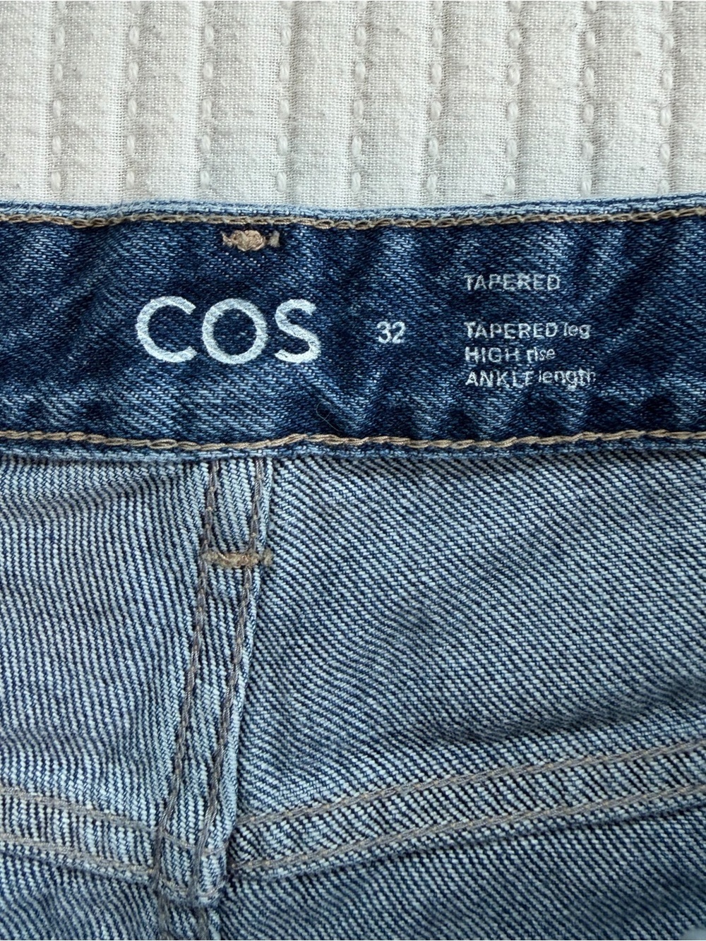 COS Tapered High-Rise Ankle Jeans in Medium Indigo Wash Size 32 - Picture 5 of 9